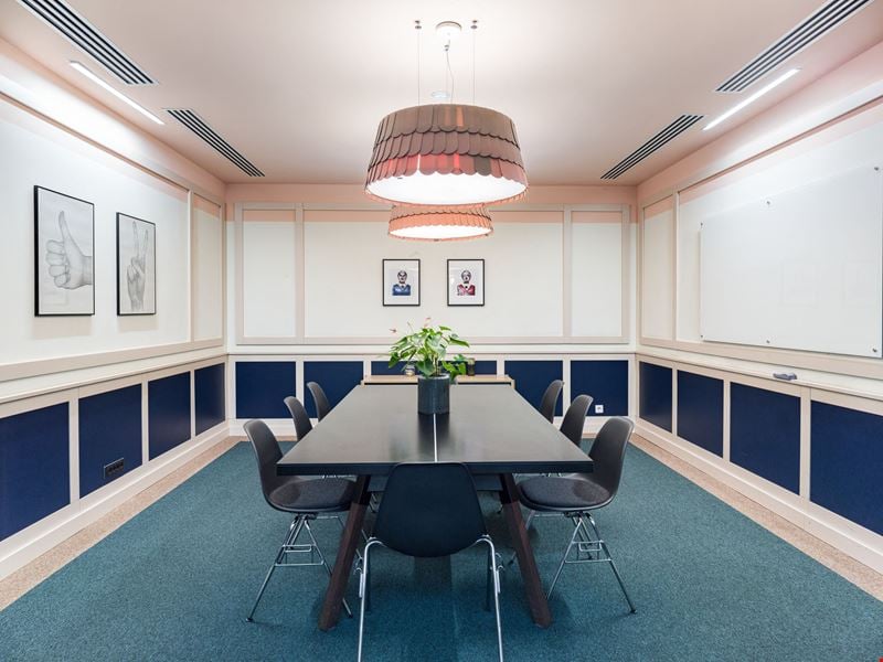 33 Rue la Fayette Conference Room