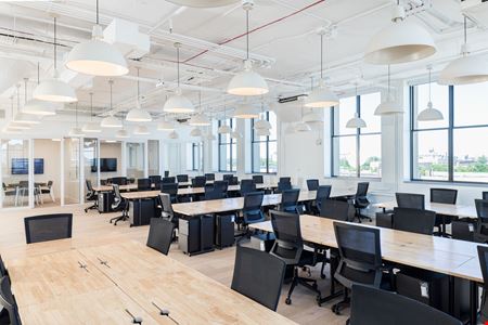 Image de l'immeuble pour 225 W 39th St