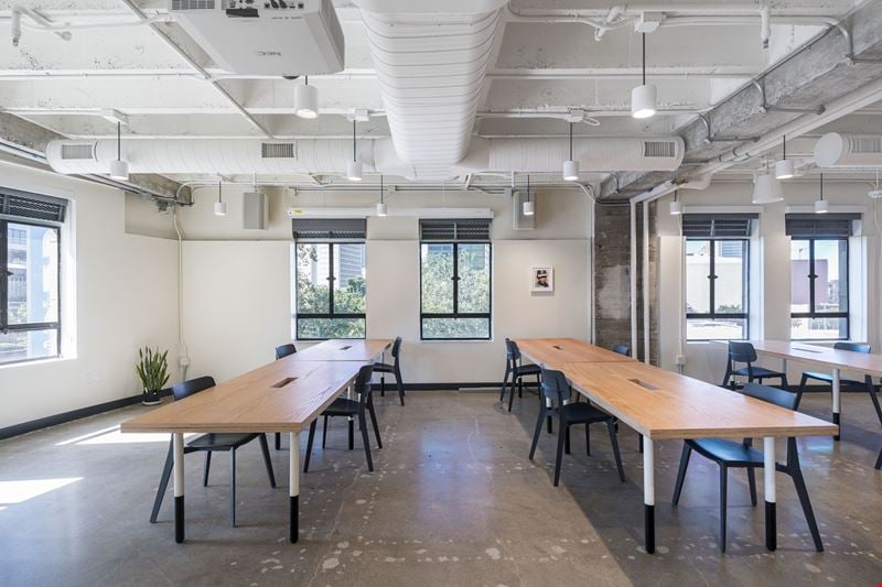 2201 Broadway Coworking