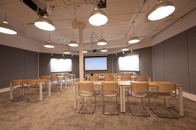 20 Bis Rue La Fayette Conference Room