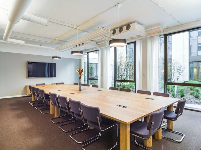 7 Rue De Madrid Conference Room