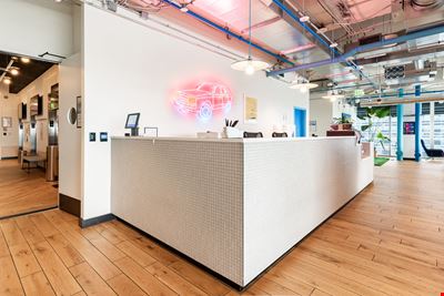 615 S College St Reception